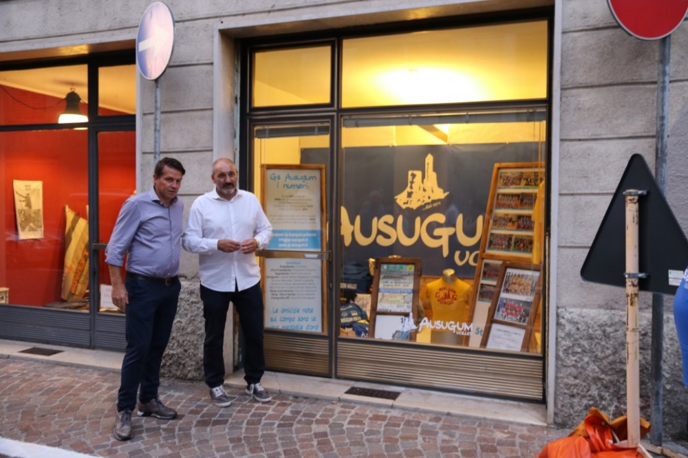 Il Presidente del GS Ausugum co il Vice Sindaco Luca Bettega davanti all'Ausugum Point- Borgo Valsugana 23/08/2019